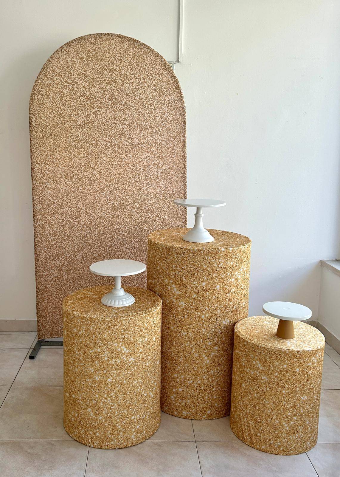 Painel Romano Dourado Efeito Brilho Suave