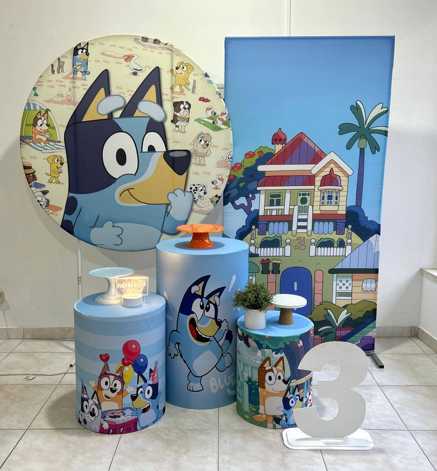 Painel Redondo Bluey azul Solo