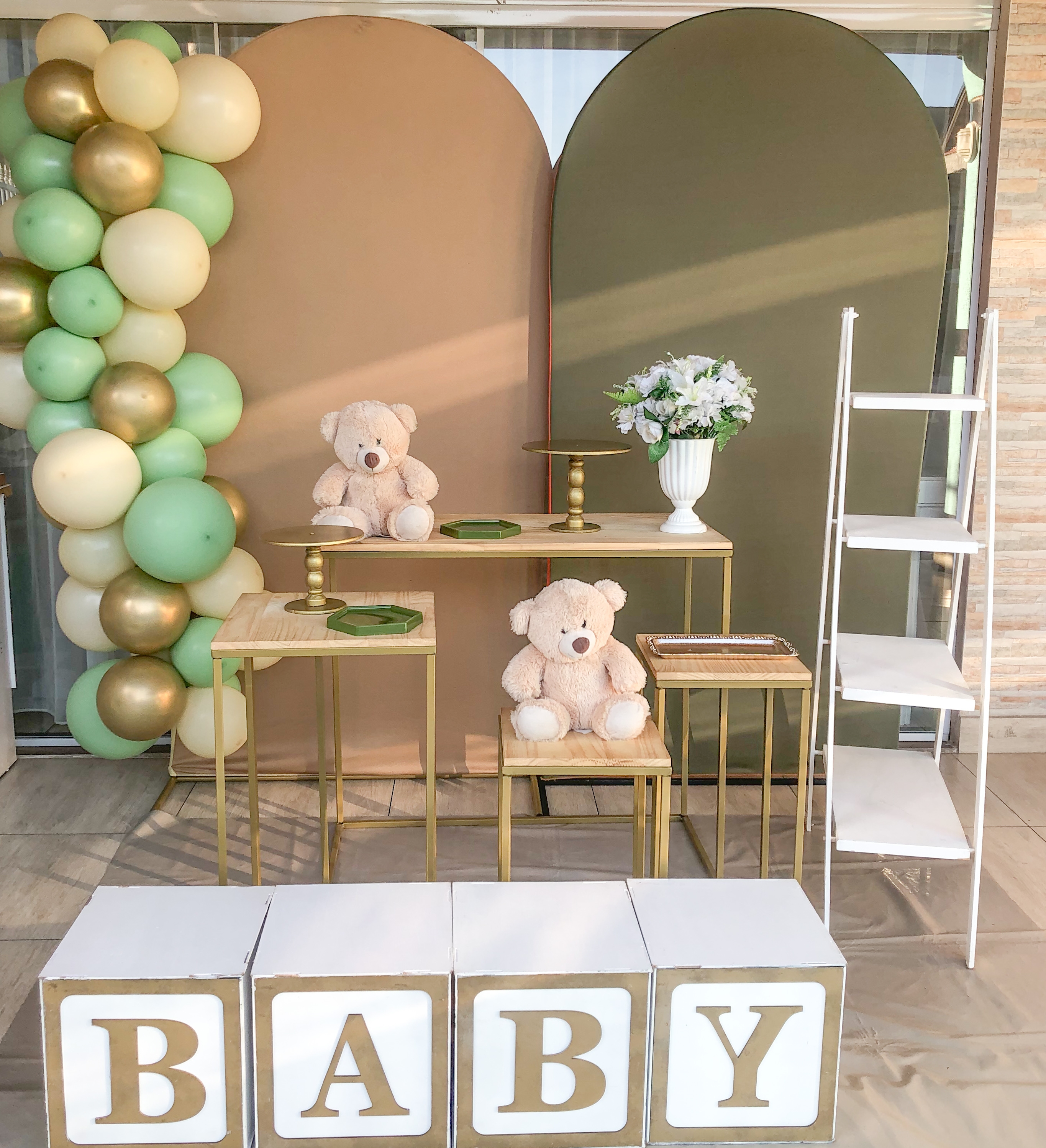 Chá de bebê bege e verde 